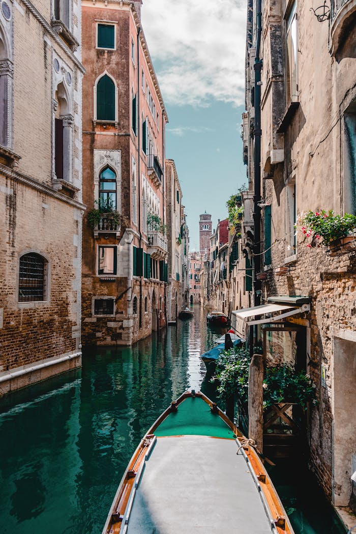 about-us Captivating view of a traditional Venetian canal surrounded by historic buildings, perfect for travel enthusiasts.